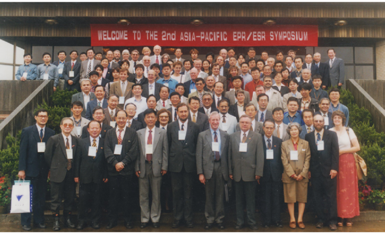  1999年，刘中立教授应邀在第二届亚太EPR/ESR研讨会上做大会报告， 报告题目为：Kinetic EPR Studies on Bio-antioxidants。